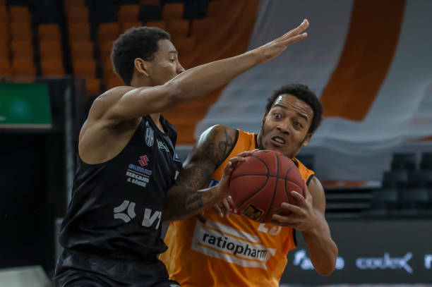 以租借的形 以租借的形