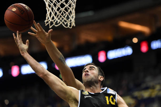 频繁为前场 频繁为前场